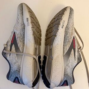 Brooks Ghost 16 Running Shoes Size 7.5